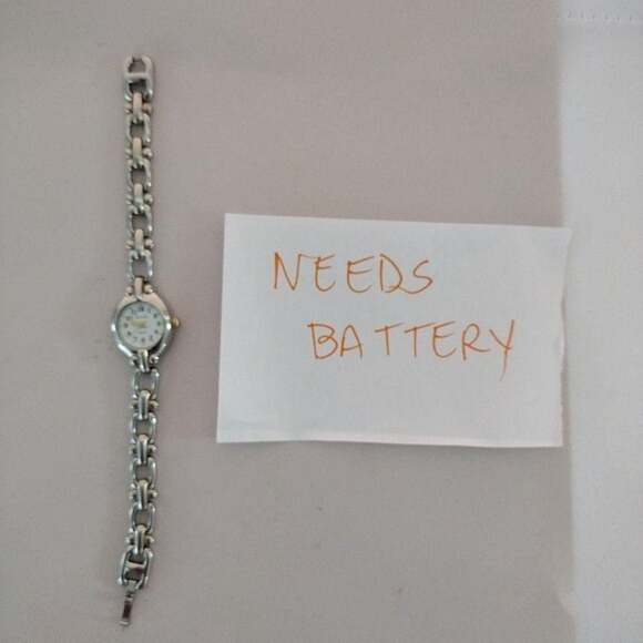 DECADE Accessories - Decade Womens Watch Silver Tone White Dial Bracelet Quartz Dress Needs Battery